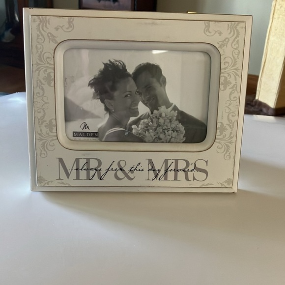 Wedding Photo Frame “Mr & Mrs” Malden International Designs 4” x 6”. Preowned - Picture 2 of 5